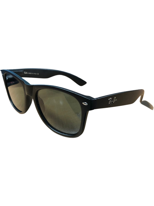 RAY-BAN Wayfarer Sunglasses Black Classic Unisex Model RB2132