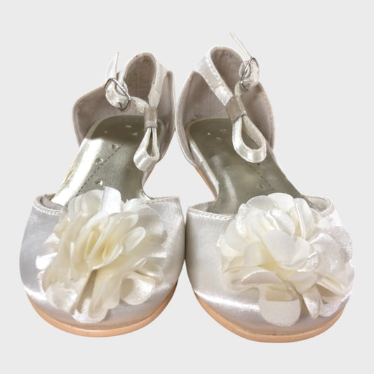 Girl's White Flower Sandals Elegant Satin Ankle Buckle Shoes