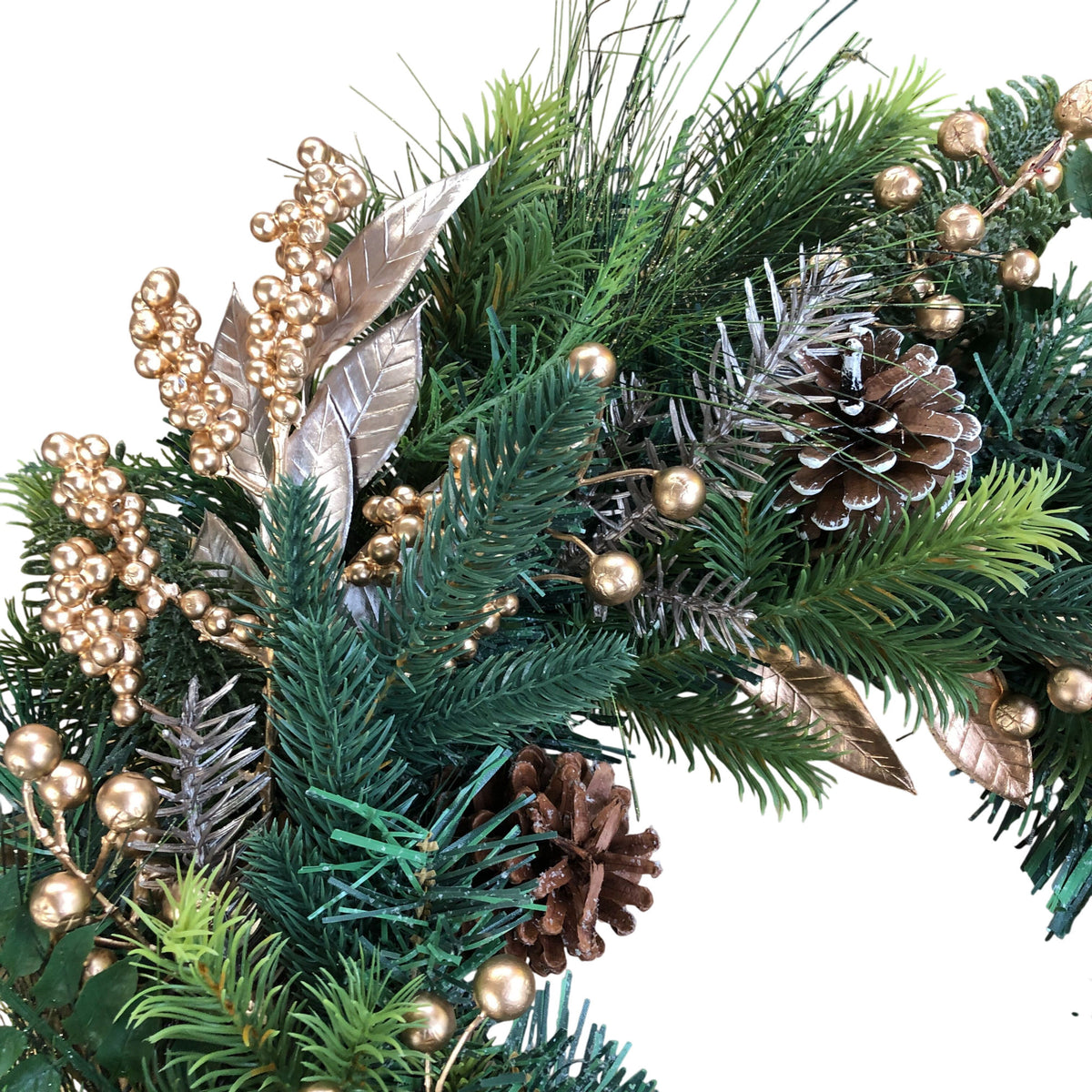 Christmas Wreath With Pine Cones Gold Berries 21"