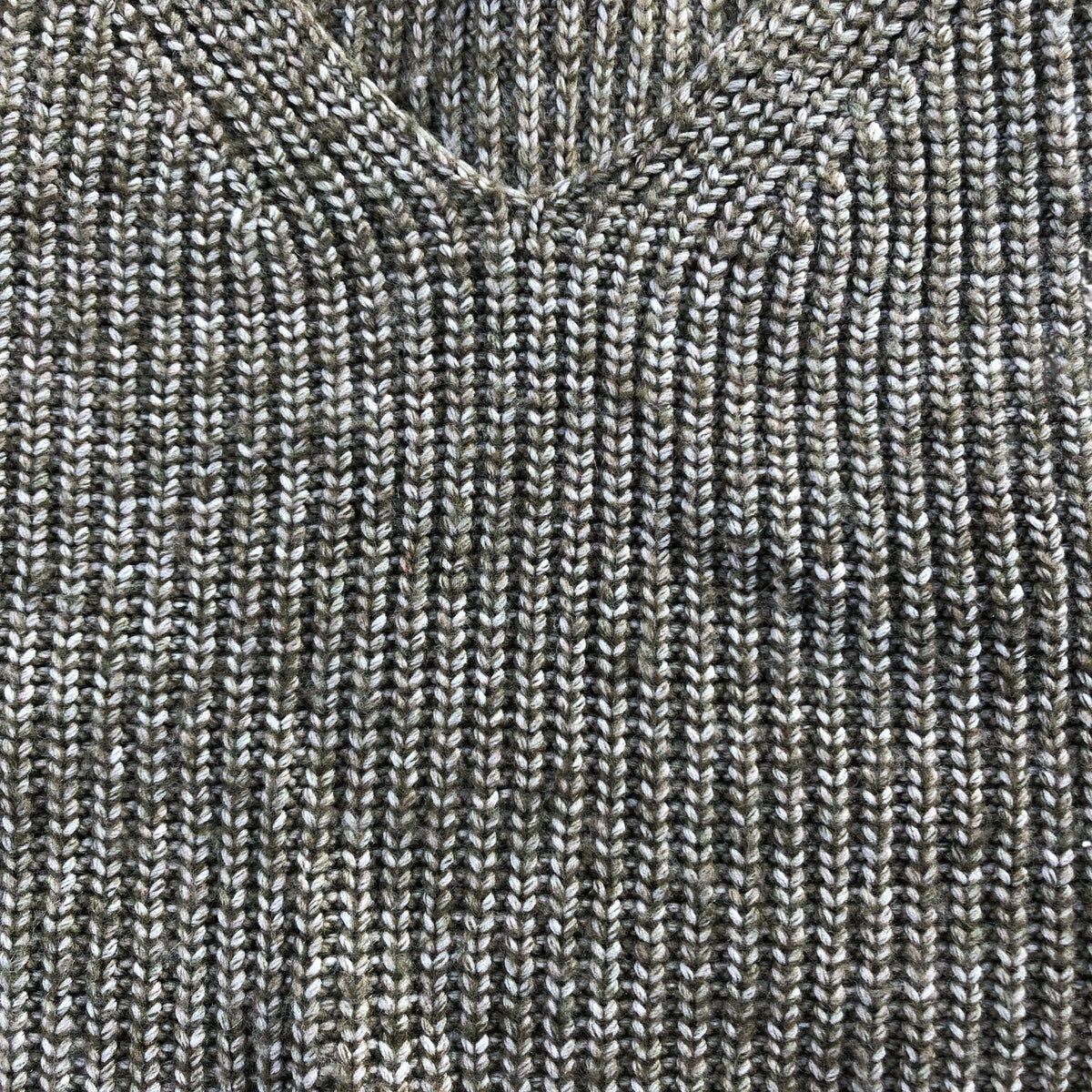 Women's Size 8 V Neck Sweater Thick Knit Long Sleeve Green Top