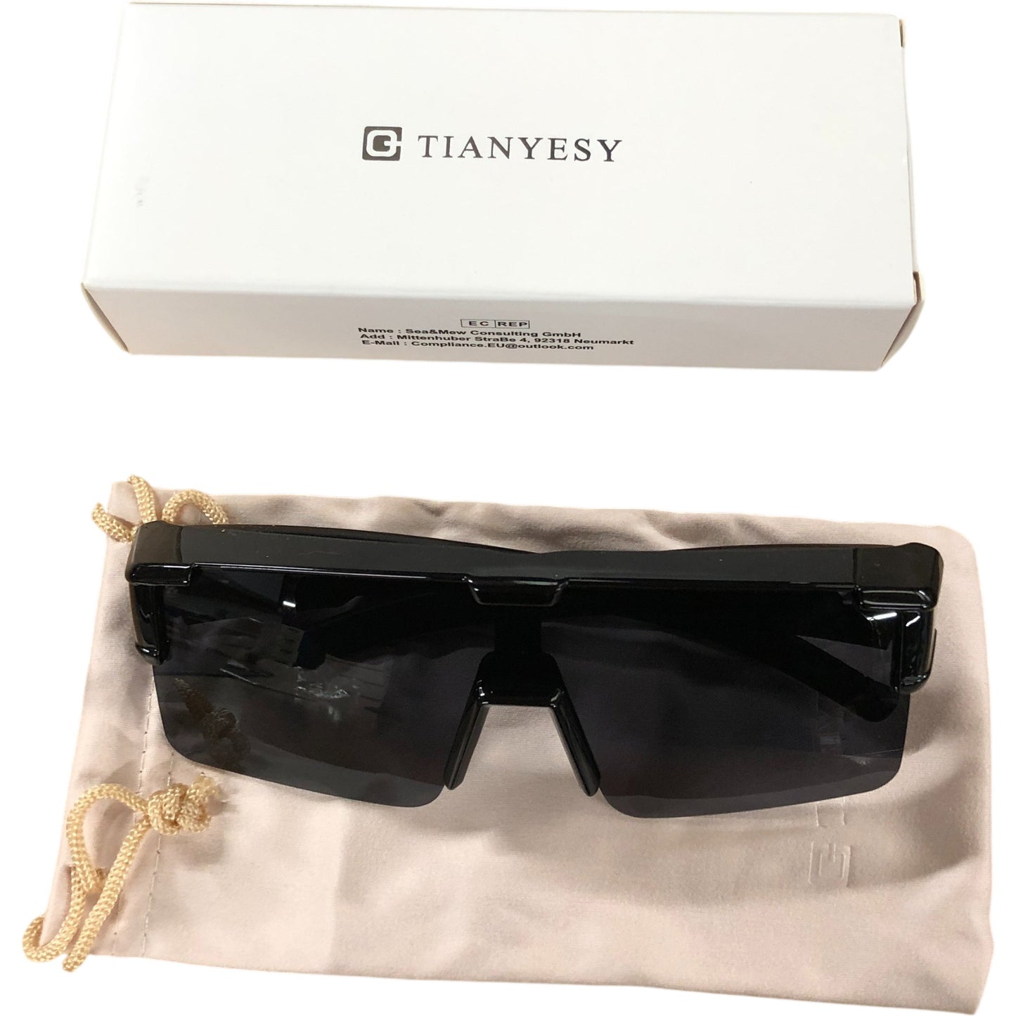 TianYesy Polarized Sunglasses Black Frame Gray Lenses Stylish UV Protection