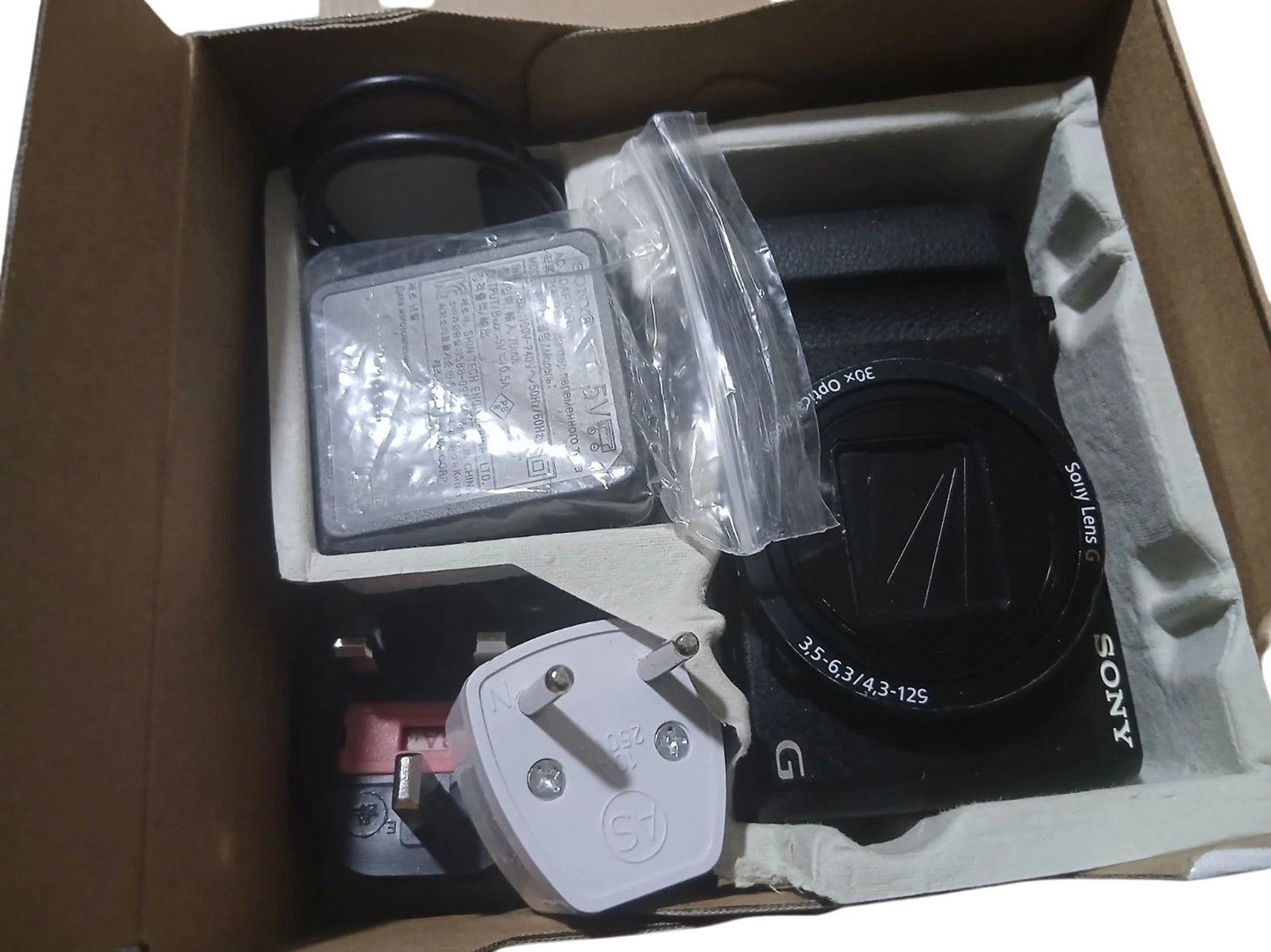 Sony Cyber-shot DSC-HX60 20.4MP Digital Camera with 30x Optical Zoom WiFi