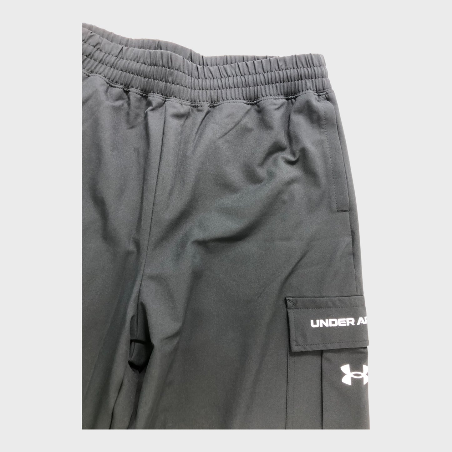 Under Armour Black Woven Cargo Pants - Size 14