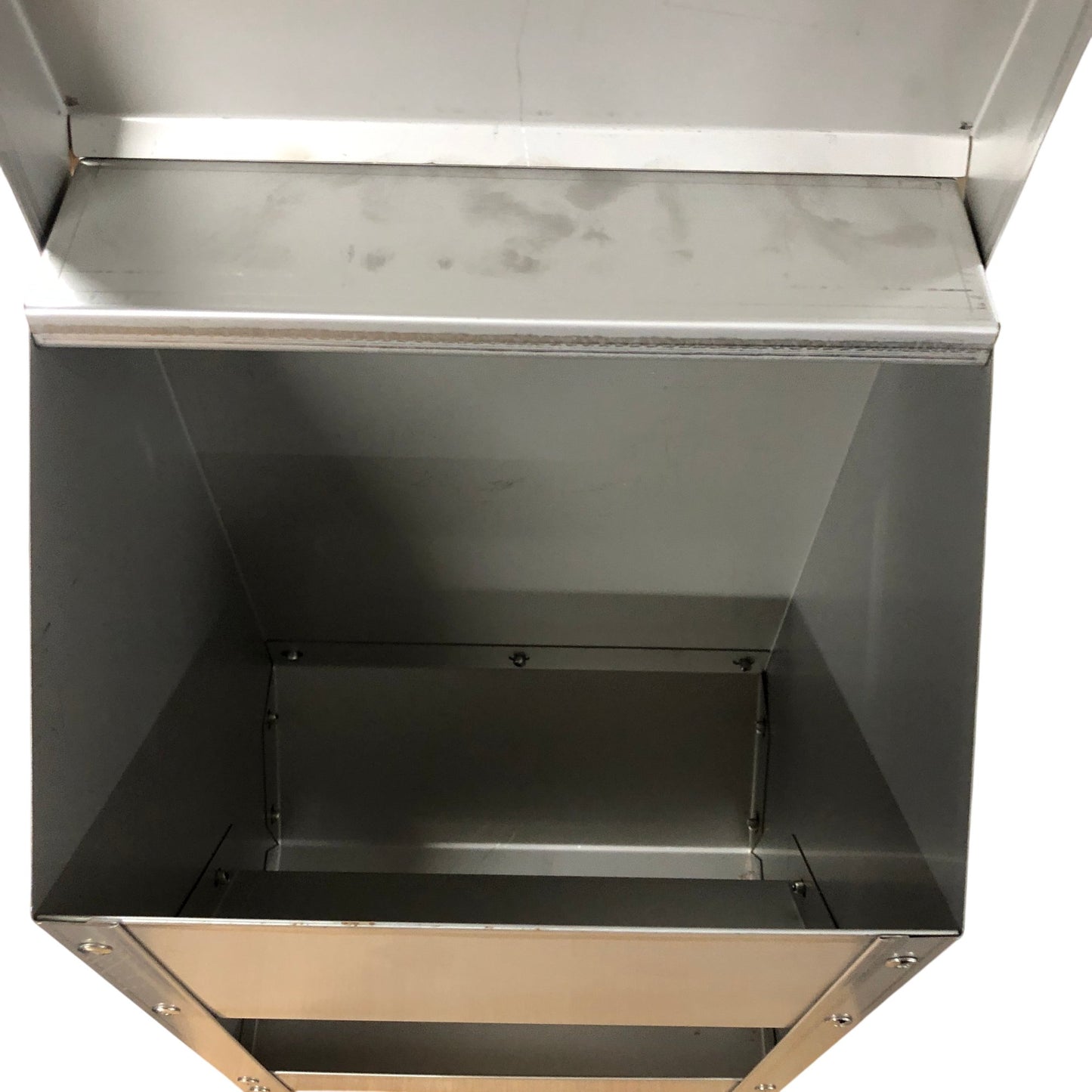 Stainless Steel Chicken No Waste Automatic Poultry Feeder Rainproof Wall Mount