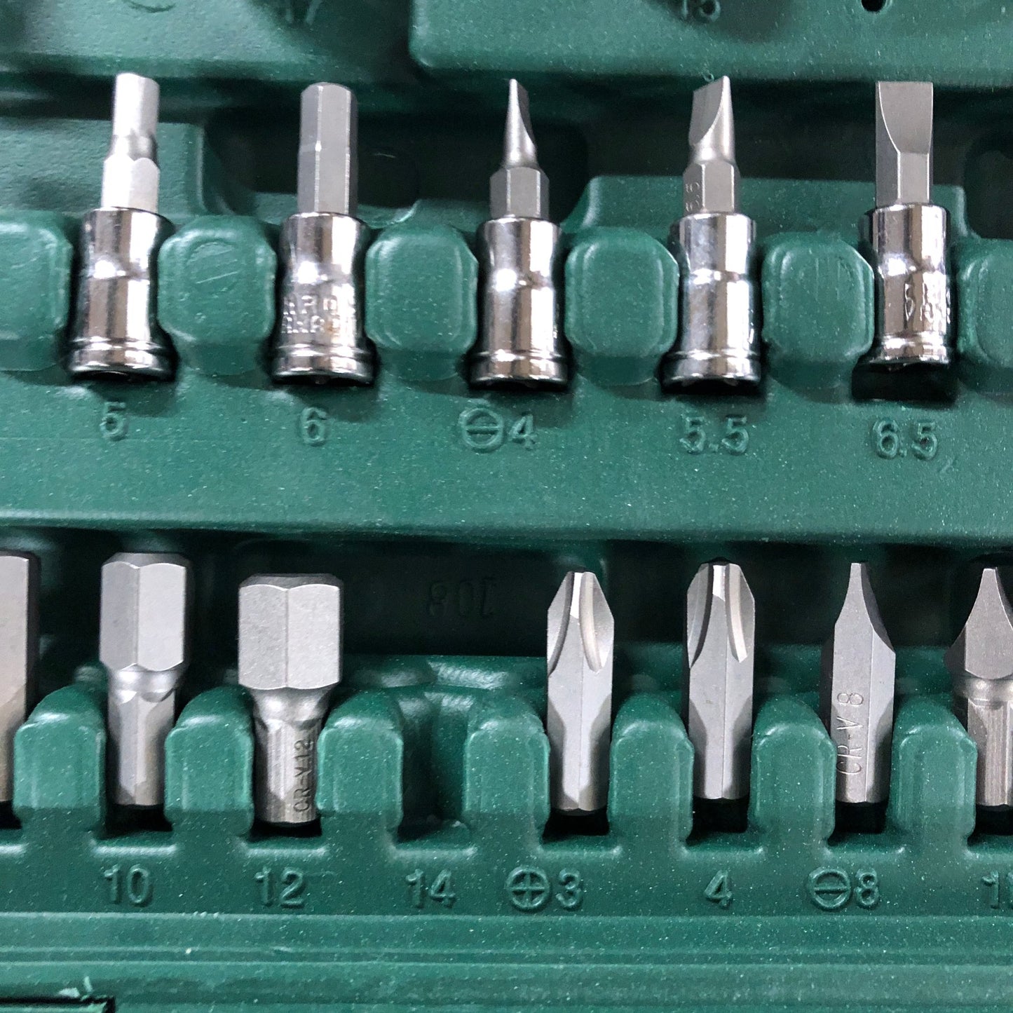 108 Piece Socket Wrench Set With Quick Release Ratchet Tools For DIY Use