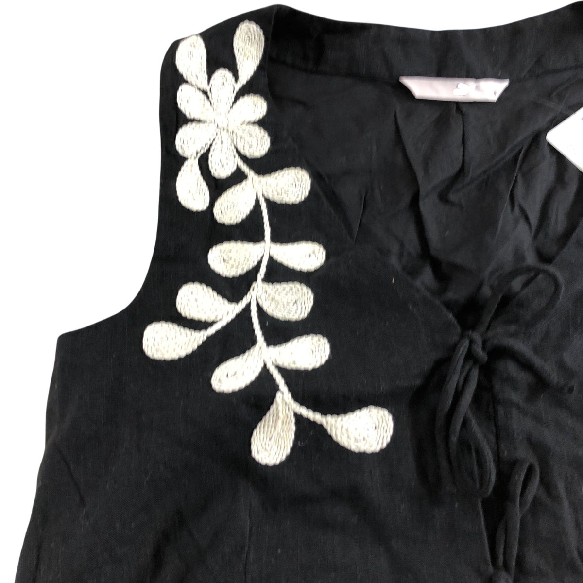 Women's Size 6 Black Floral Embroidered Vest Top