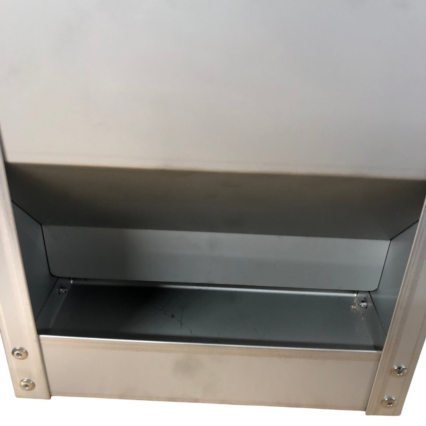 Stainless Steel Chicken No Waste Automatic Poultry Feeder Rainproof Wall Mount