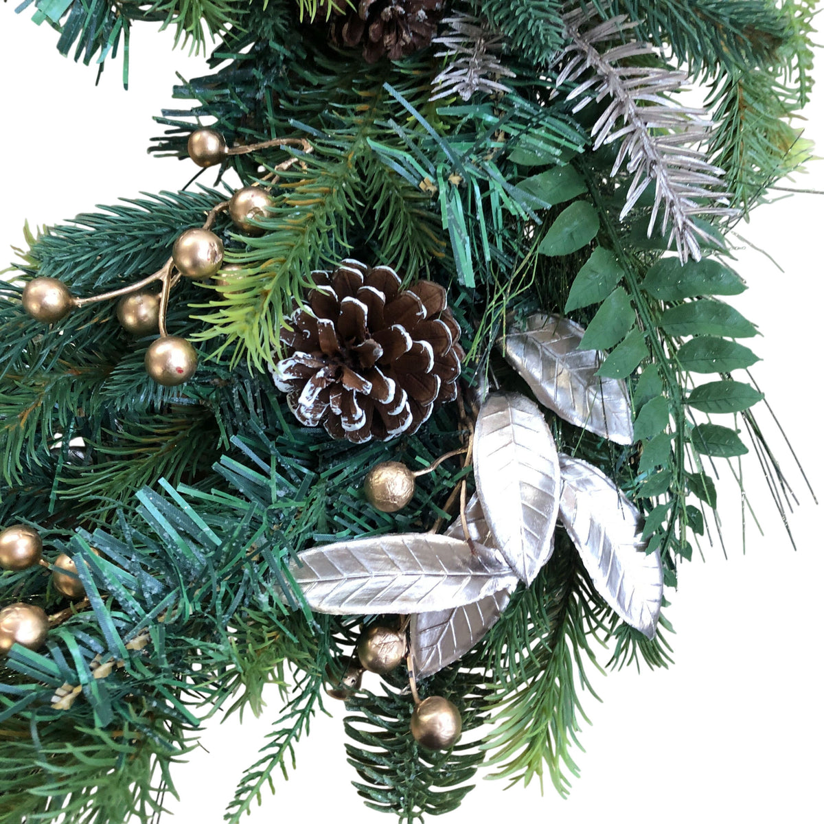 Christmas Wreath With Pine Cones Gold Berries 21"